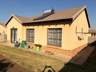 3 Bedroom House for sale in Waterkloof AH