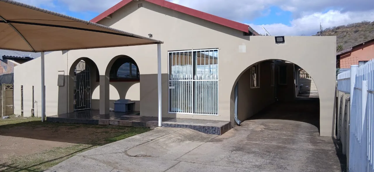 4 Bedroom House for sale in Aloepark