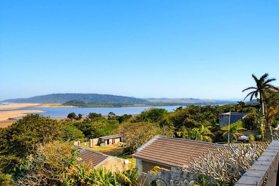 7 Bedroom House for sale in Zinkwazi Beach