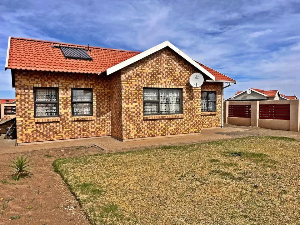3 Bedroom House for sale in Hillside