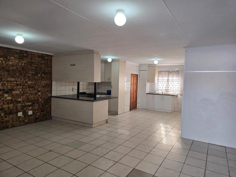 4 Bedroom Apartment / flat to rent in Amajuba Park