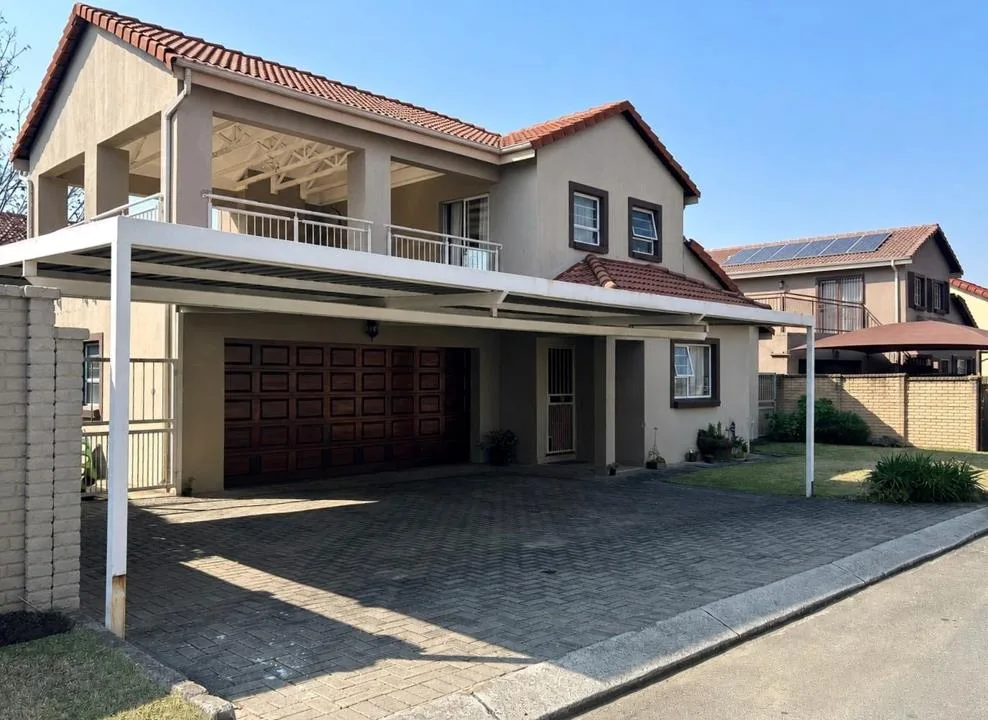 4 Bedroom House for sale in Waterkloof East