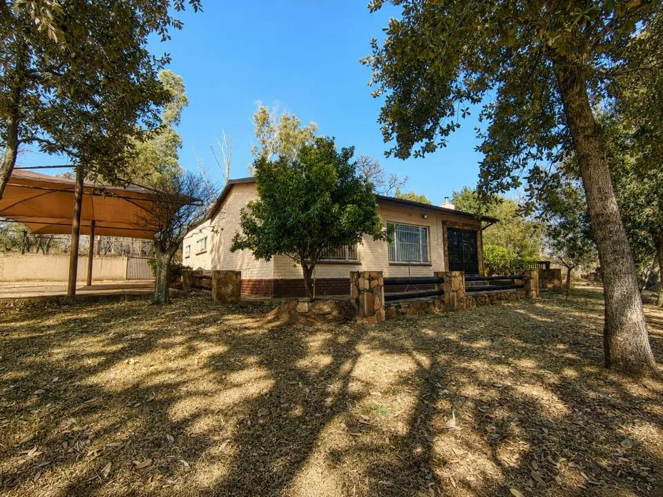 4 Bedroom House for sale in Grootfontein