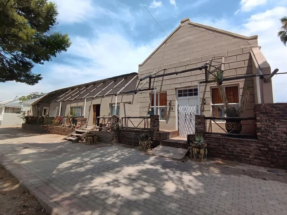 7 Bedroom House for sale in Willowmore