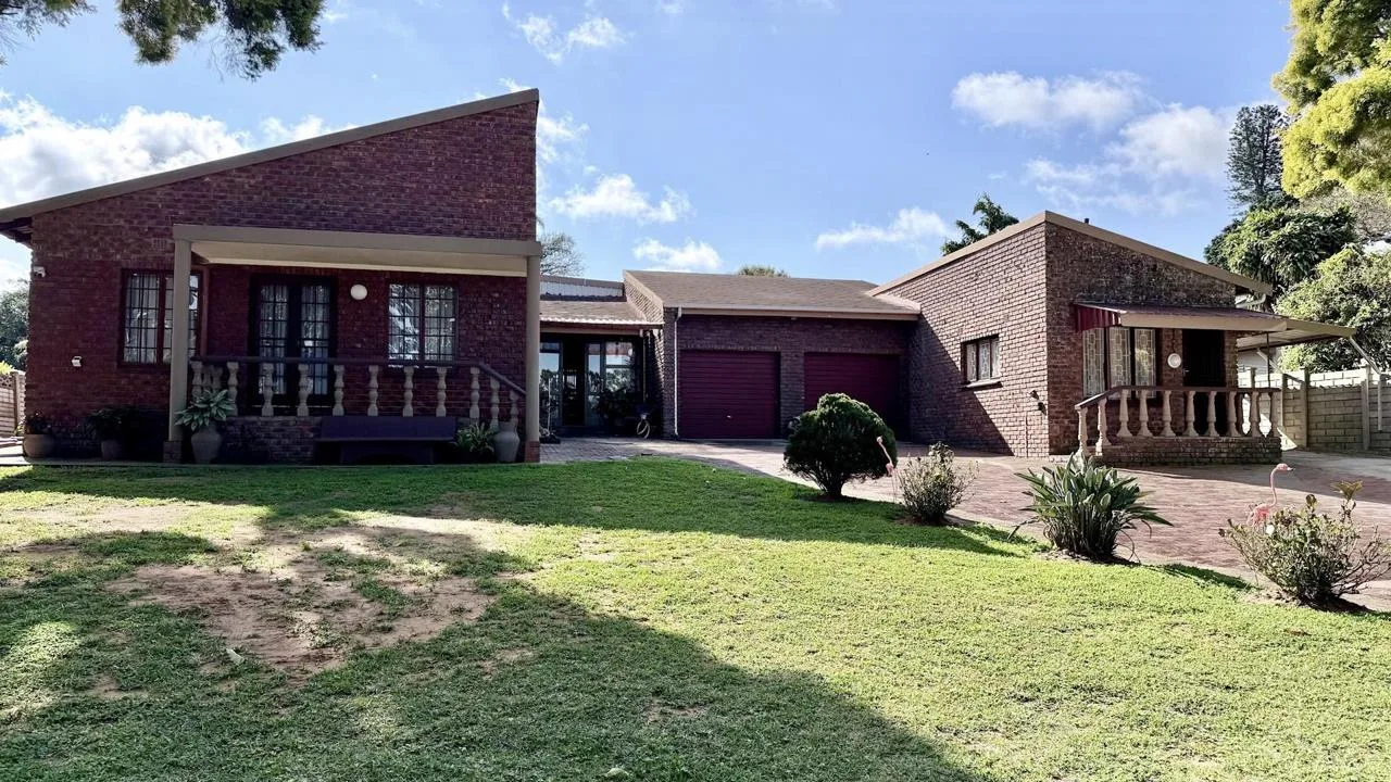 5 Bedroom House for sale in Umtentweni
