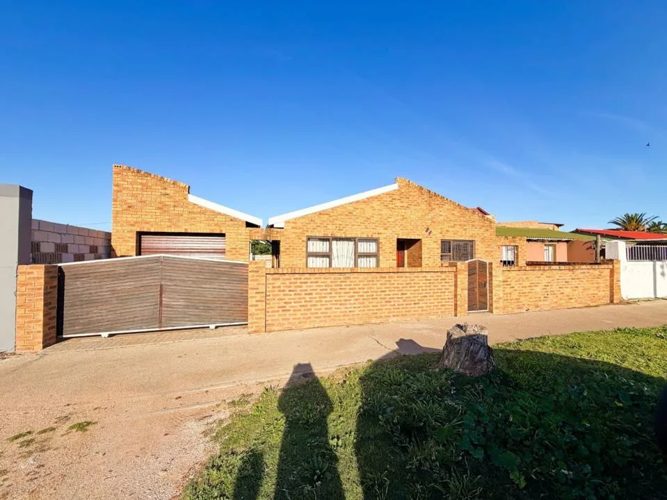 4 Bedroom House for sale in Kwaford