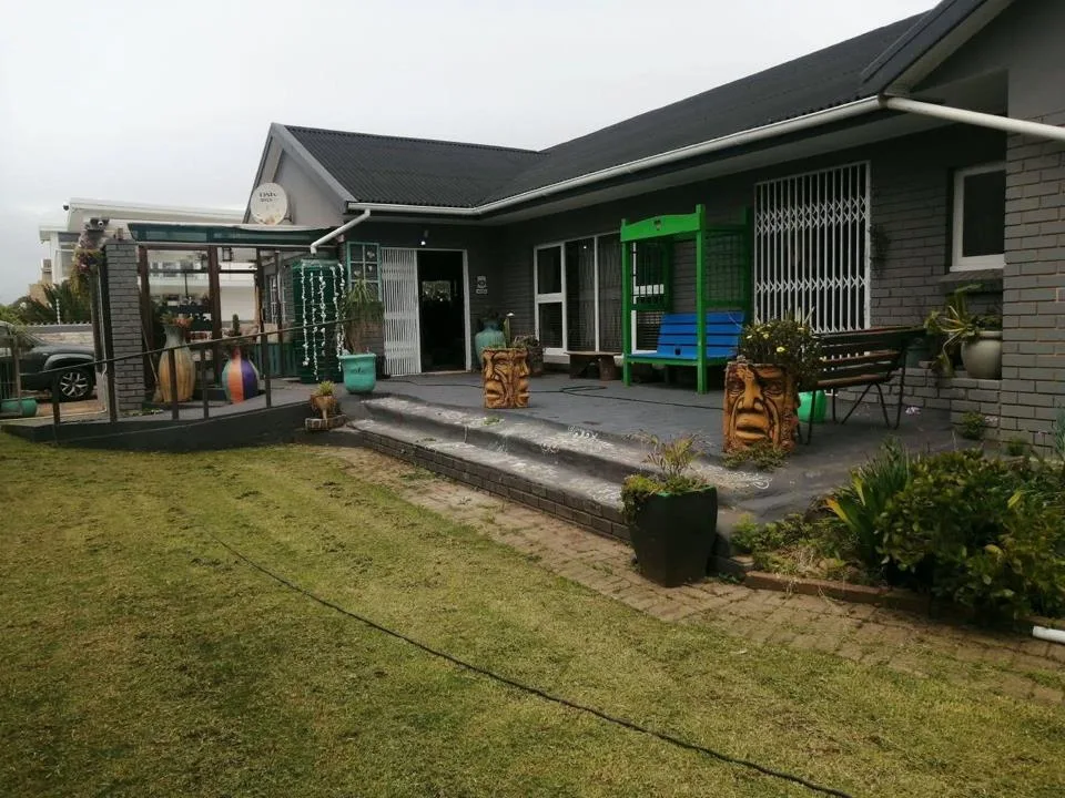 5 Bedroom House for sale in Jeffreys Bay Central