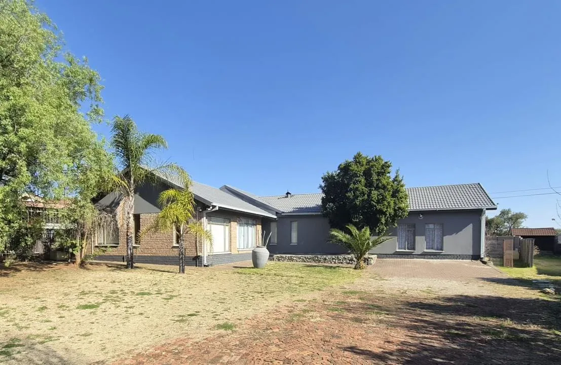 12 Bedroom House for sale in Universitas Ridge