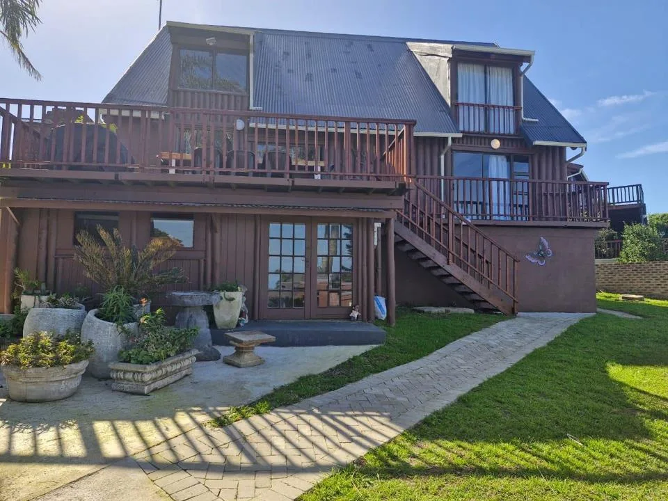 3 Bedroom House for sale in Winterstrand