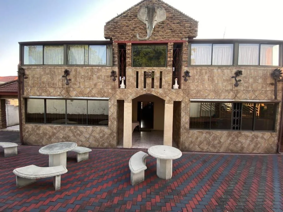 12 Bedroom House for sale in Aviary Hill