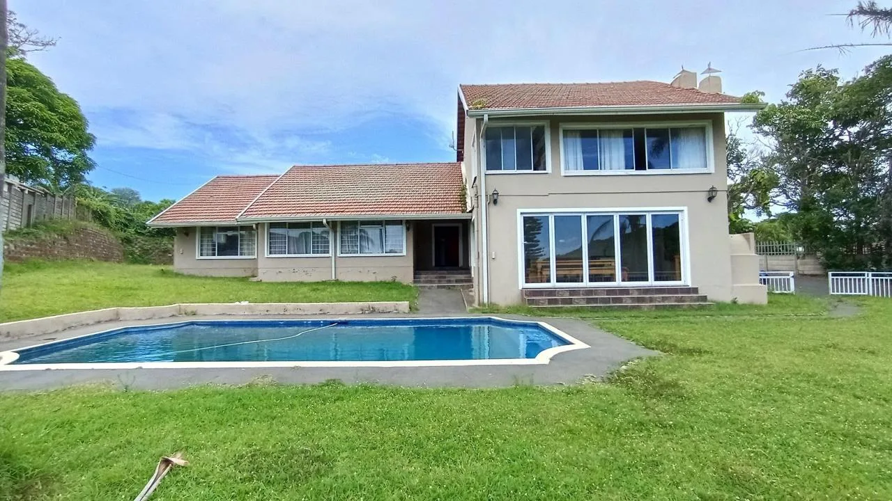 6 Bedroom House for sale in Amanzimtoti