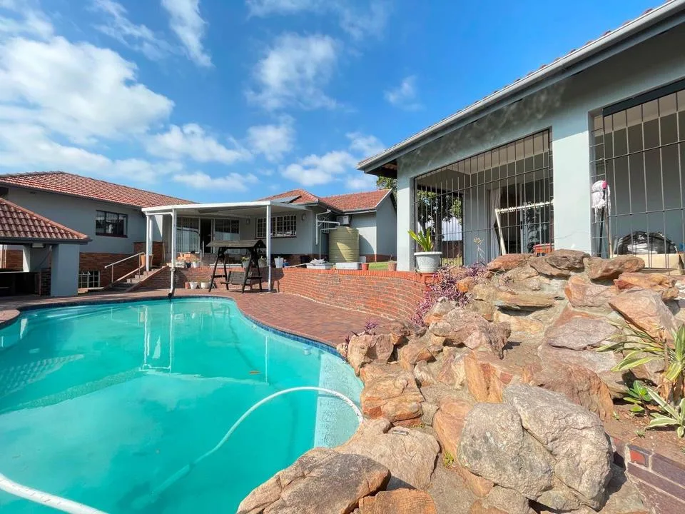 3 Bedroom House for sale in Escombe