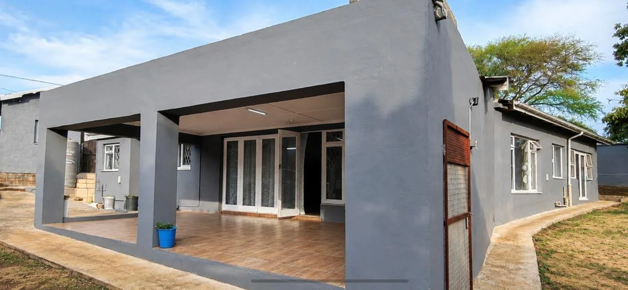 4 Bedroom House for sale in Manaba Beach