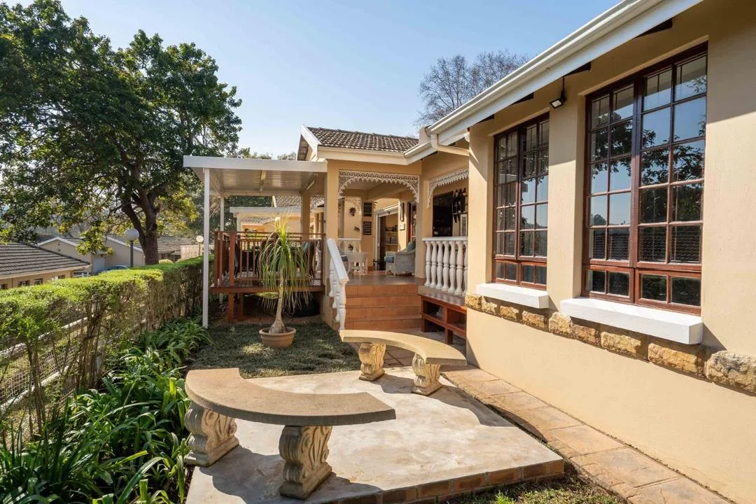 3 Bedroom Townhouse for sale in Waterfall