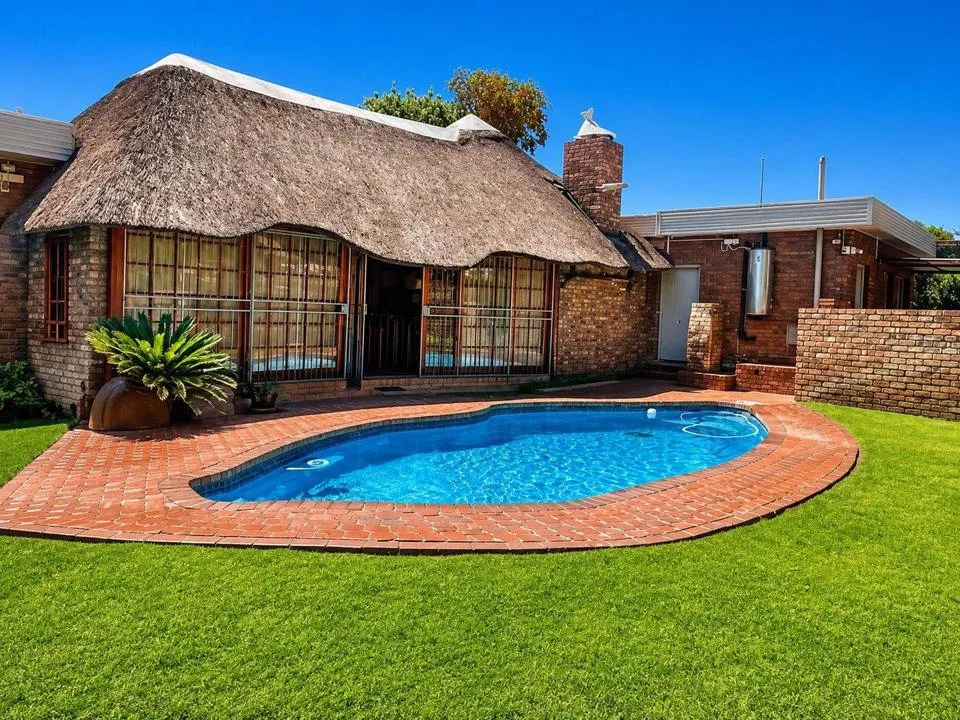 4 Bedroom House for sale in Kathu