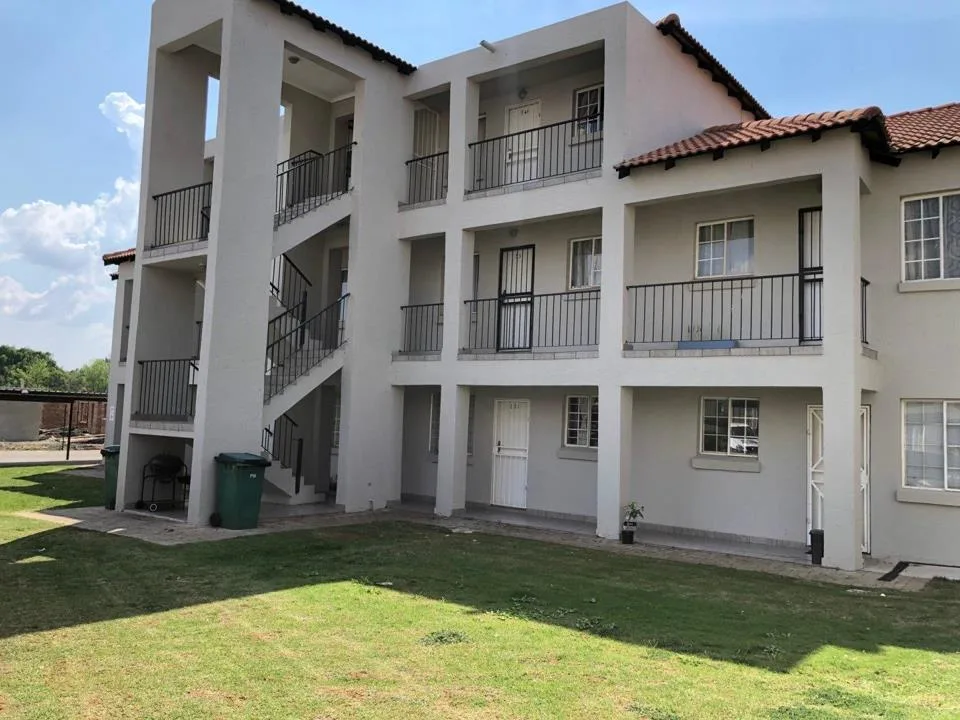 2 Bedroom Apartment / flat for sale in Van Der Hoff Park