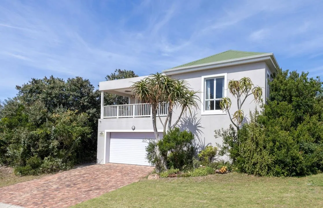 4 Bedroom House for sale in Kenton On Sea