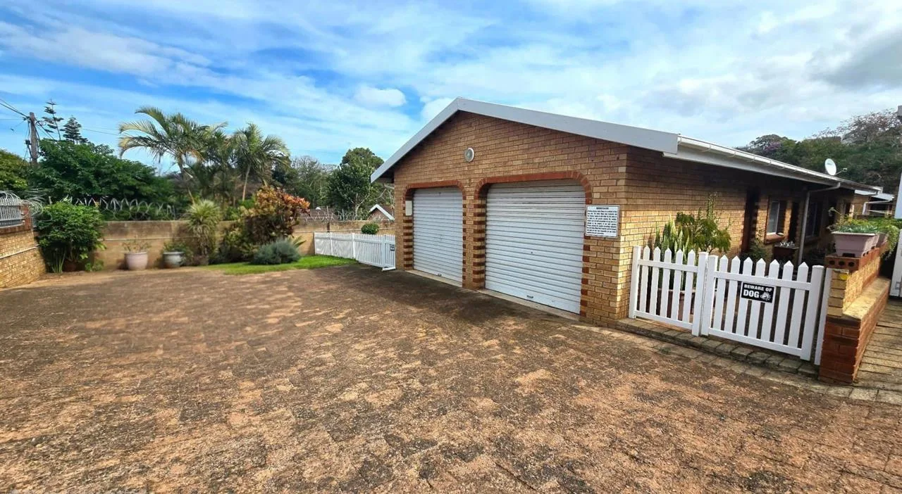 3 Bedroom Townhouse for sale in Uvongo