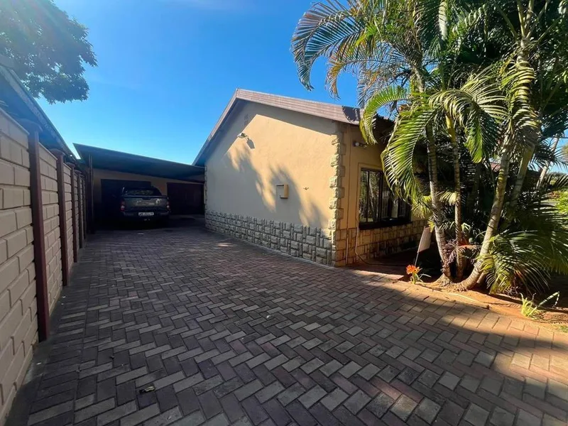 3 Bedroom House for sale in Geelhoutpark