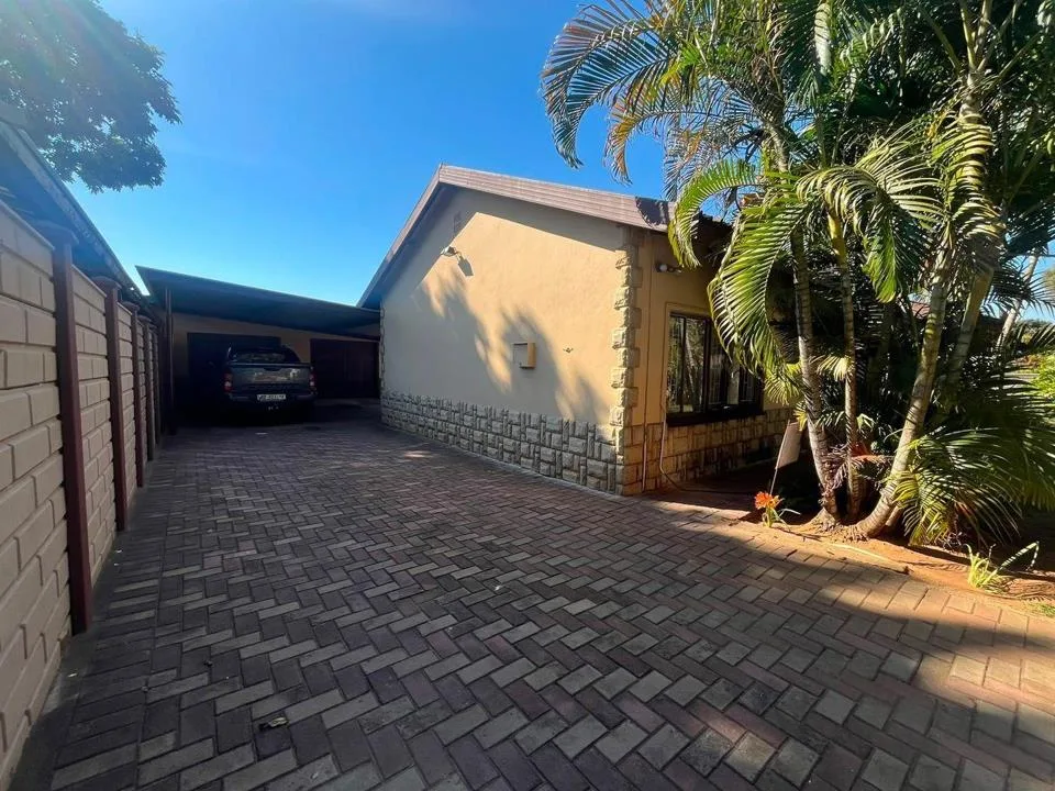 3 Bedroom House for sale in Geelhoutpark