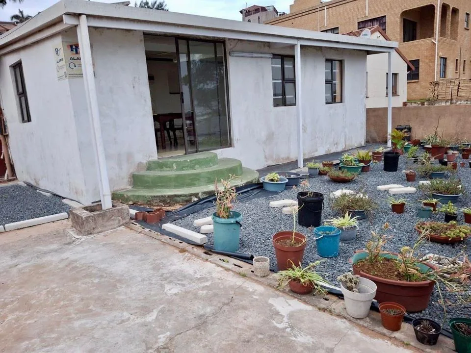 0.5 Bedroom House to rent in Merebank East