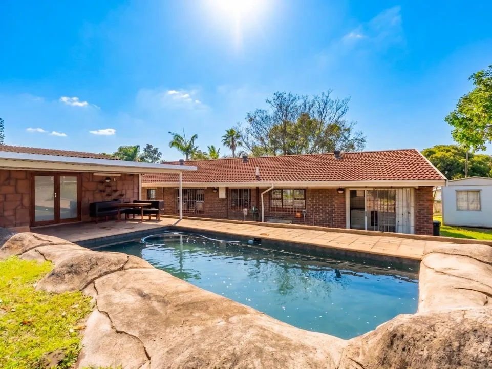 4 Bedroom House for sale in The Wolds