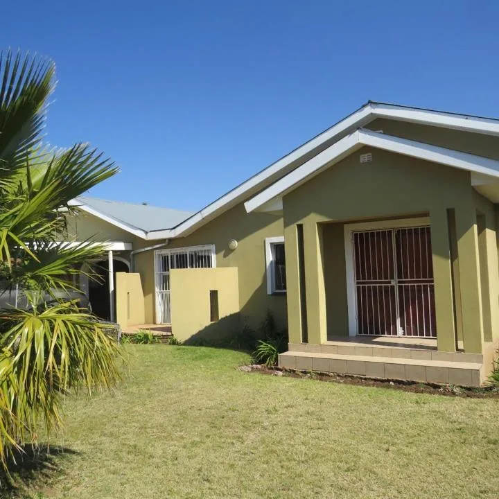 5 Bedroom House for sale in Komani Park