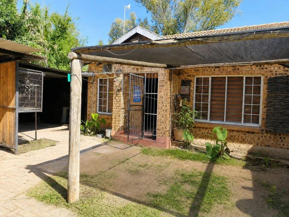 2 Bedroom Townhouse for sale in Oos Einde