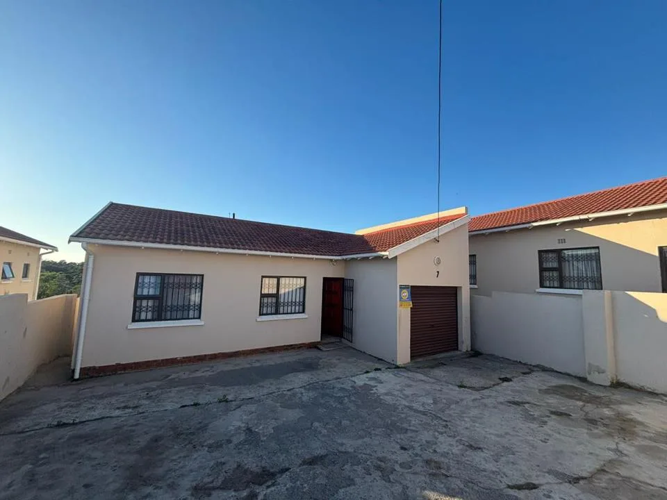 2 Bedroom House for sale in Cove Rock