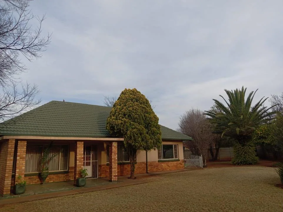 3 Bedroom House for sale in Stilfontein Ext 3