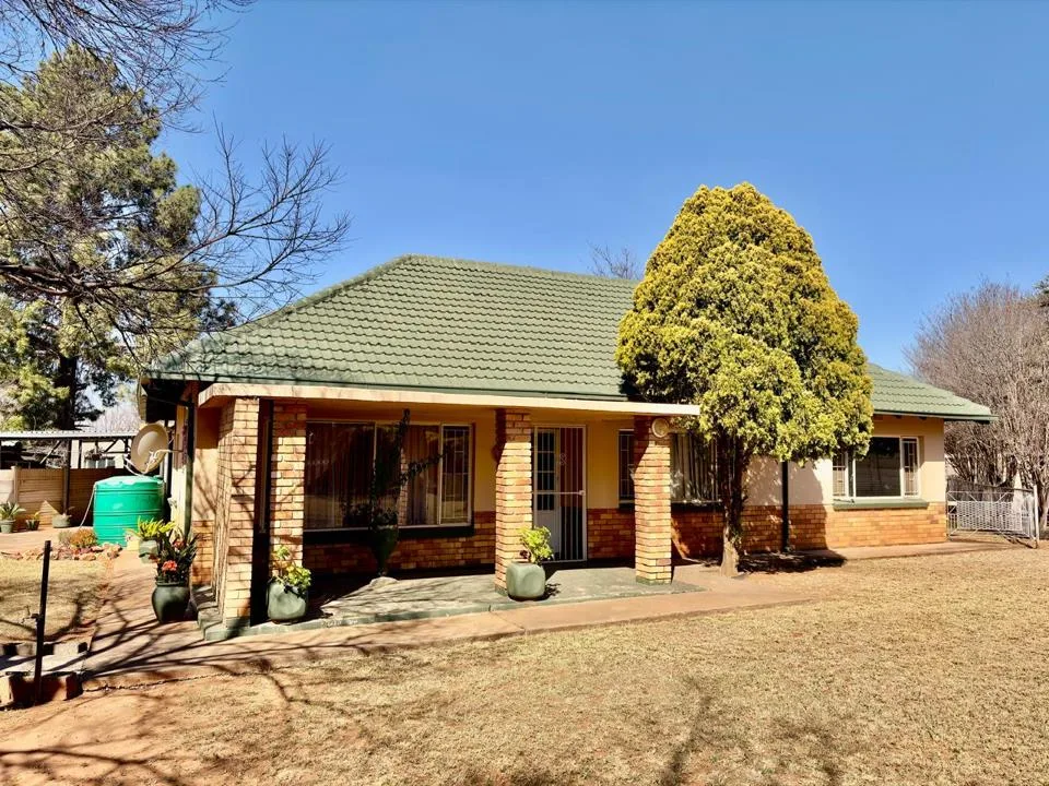 3 Bedroom House for sale in Stilfontein