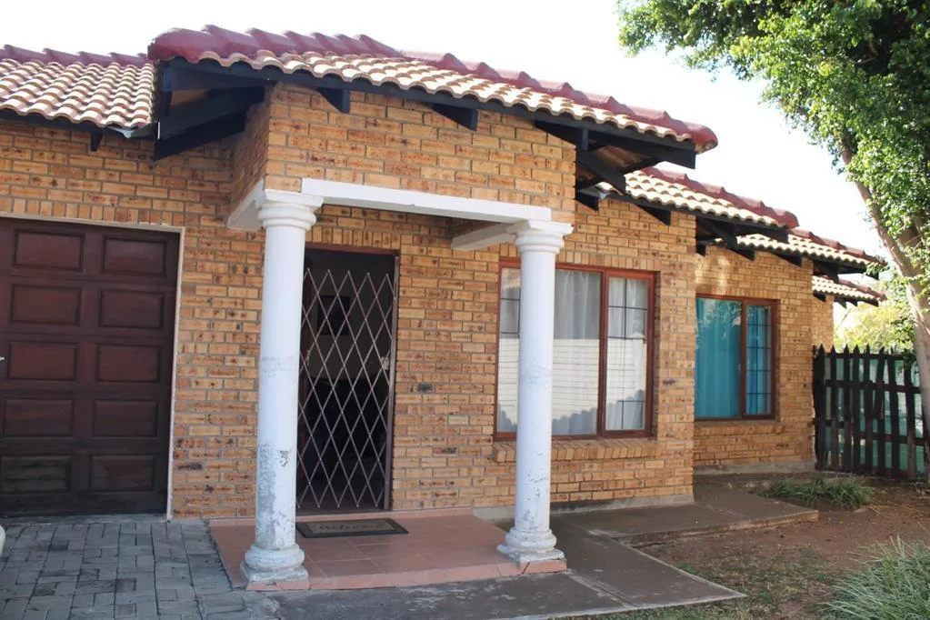 3 Bedroom Apartment / flat to rent in Waterval East
