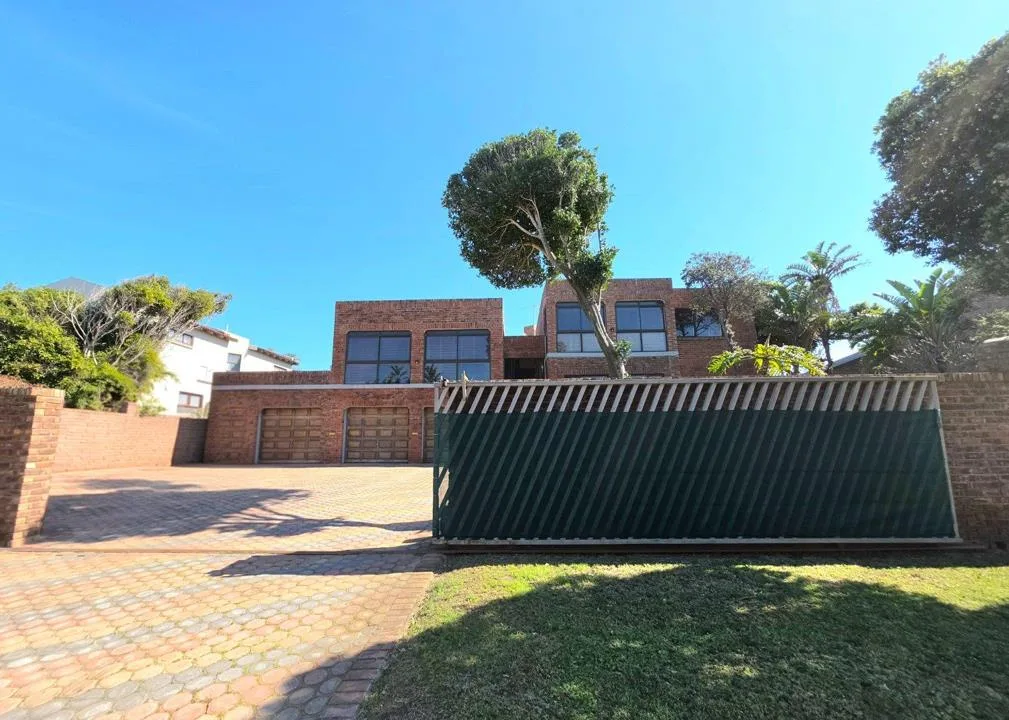 6 Bedroom House for sale in Bluewater Bay