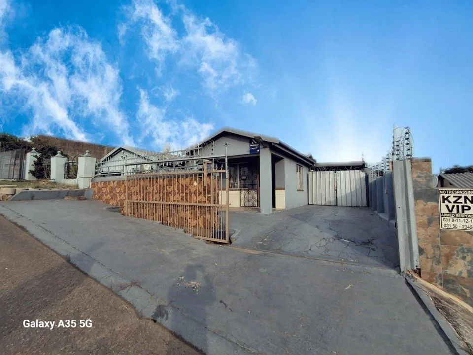 3 Bedroom House for sale in Trenance Manor