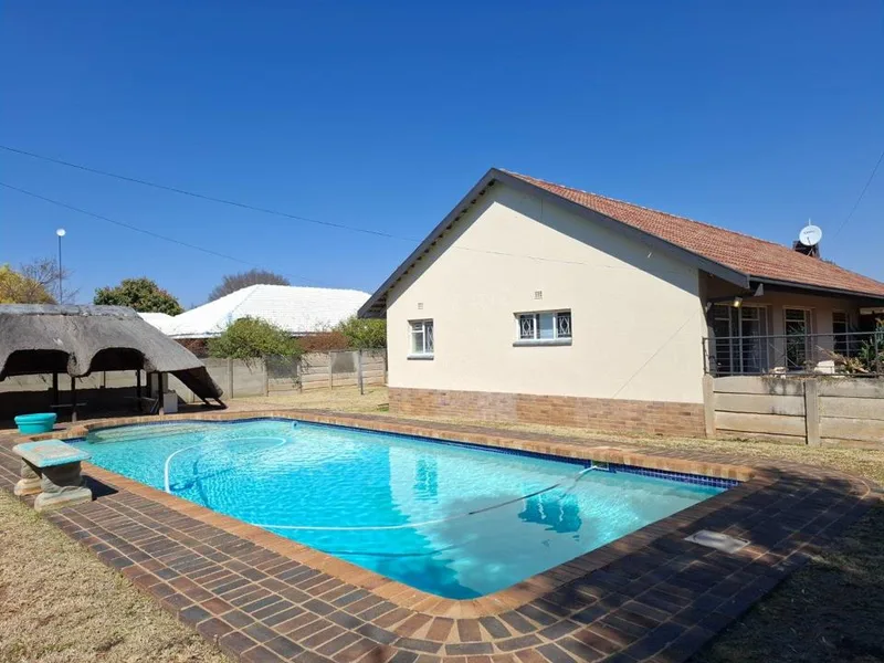 4 Bedroom House for sale in Flamwood