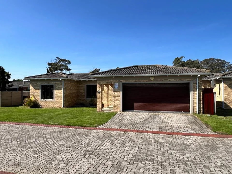 3 Bedroom Townhouse for sale in Hunters Retreat