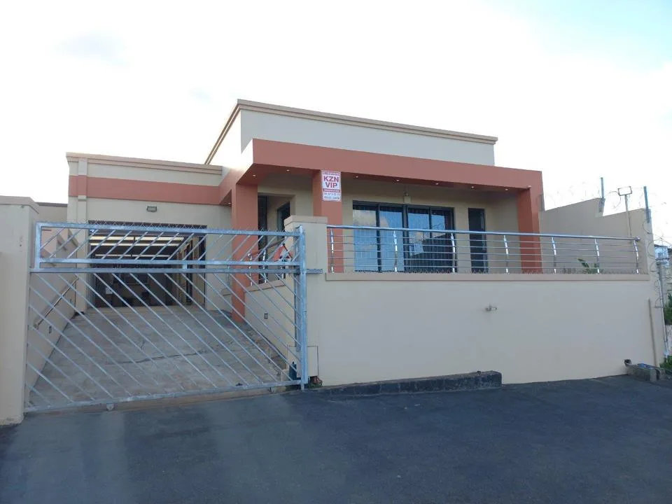 3 Bedroom House for sale in Redfern