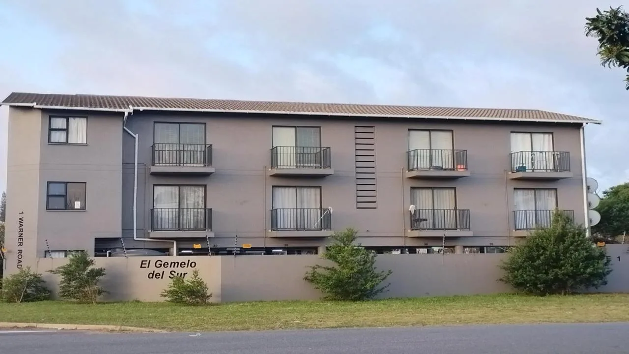 Townhouse for sale in Athlone Park