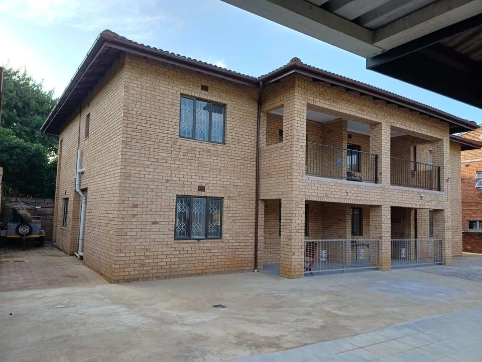 10 Bedroom House for sale in Lotusville