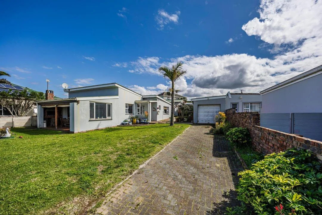 4 Bedroom House for sale in Kidds Beach