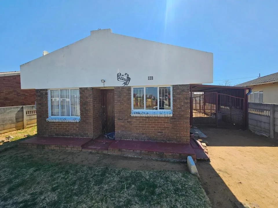 2 Bedroom House for sale in Thabong