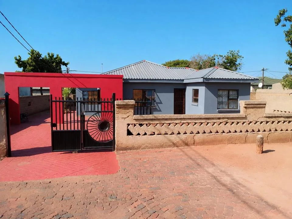 3 Bedroom House for sale in Lebowakgomo Zone S