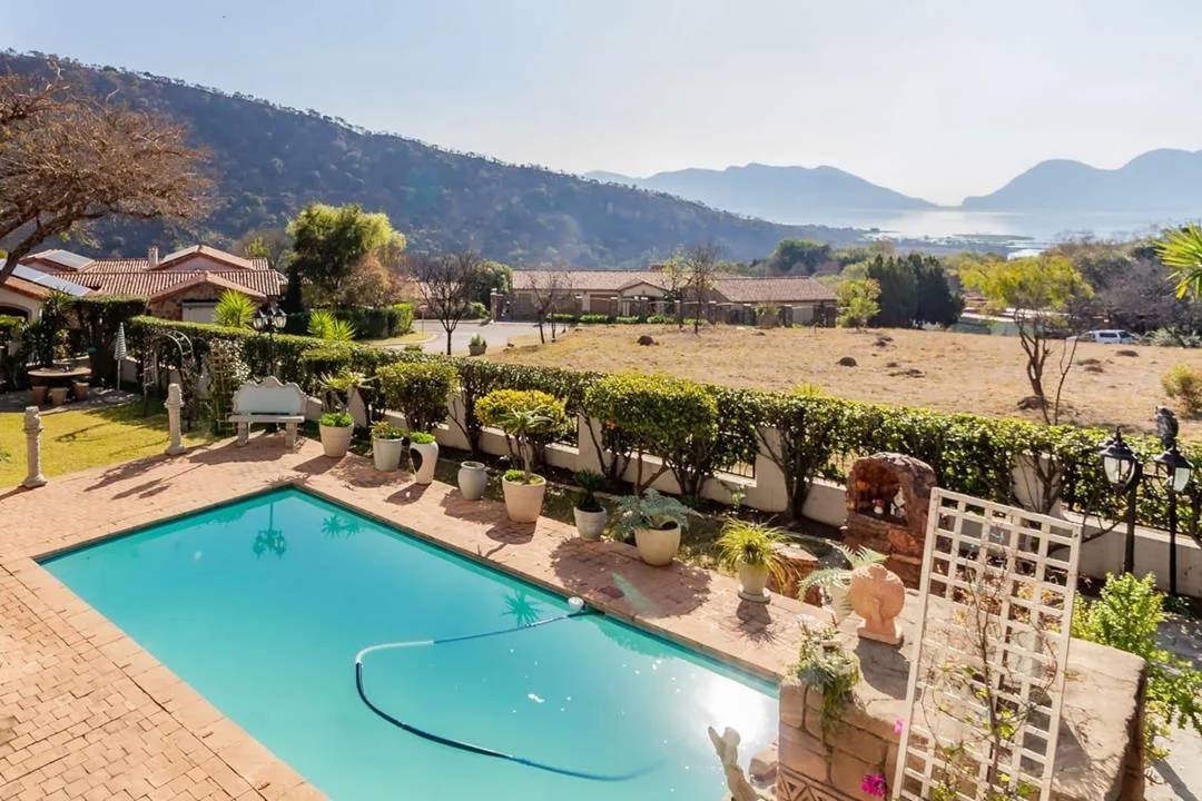 4 Bedroom House for sale in Estate D' Afrique