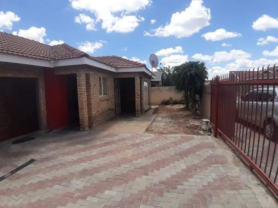 3 Bedroom House for sale in Madiba Park
