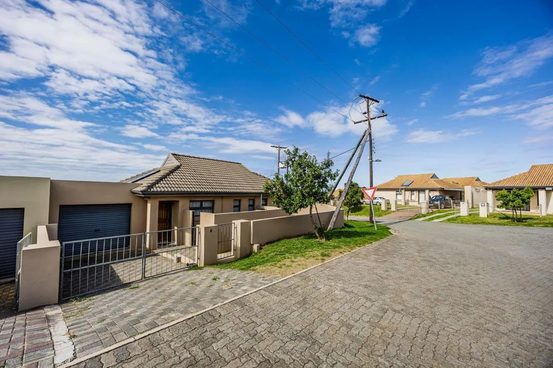 3 Bedroom House for sale in Kidds Beach