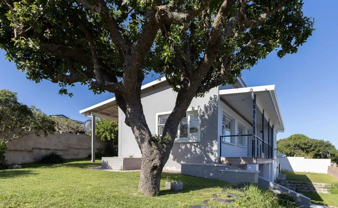 4 Bedroom House for sale in Kenton On Sea