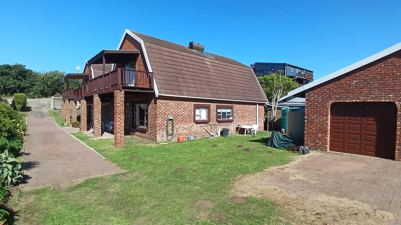 8 Bedroom House for sale in Kaysers Beach