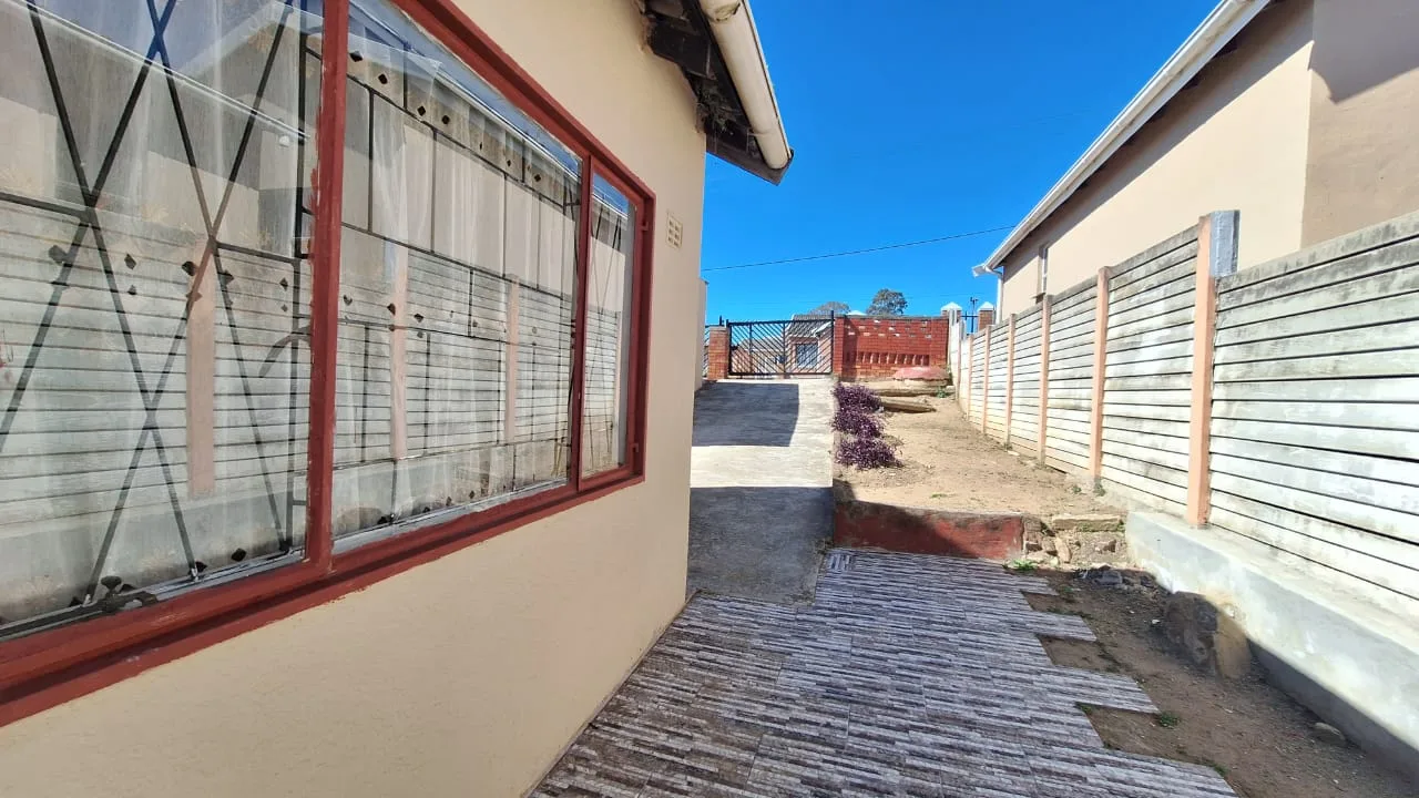 3 Bedroom House for sale in Zwelitsha Zone 01