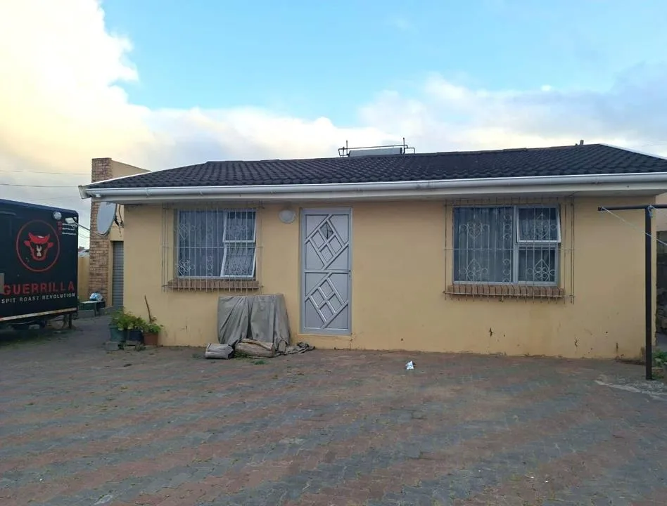 2 Bedroom House for sale in Mdantsane Nu 14