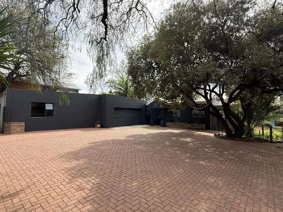 6 Bedroom House for sale in Waverley